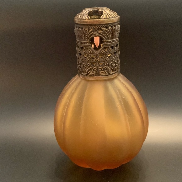 VINTAGE AROMATIC OIL DIFFUSER AMBER/ORNATE METAL CAP OLD WORLD STYLE GLASS - Picture 1 of 9